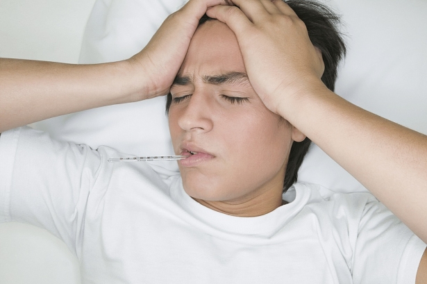 Biểu hiệu viêm họng sốt nhẹ là mắc bệnh gì?