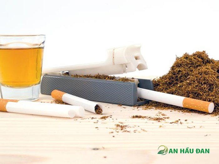 Tránh sử dụng thuốc lá hay tiếp xúc với những khói bụi độc hại để ngăn ngừa biến chứng viêm họng hạt