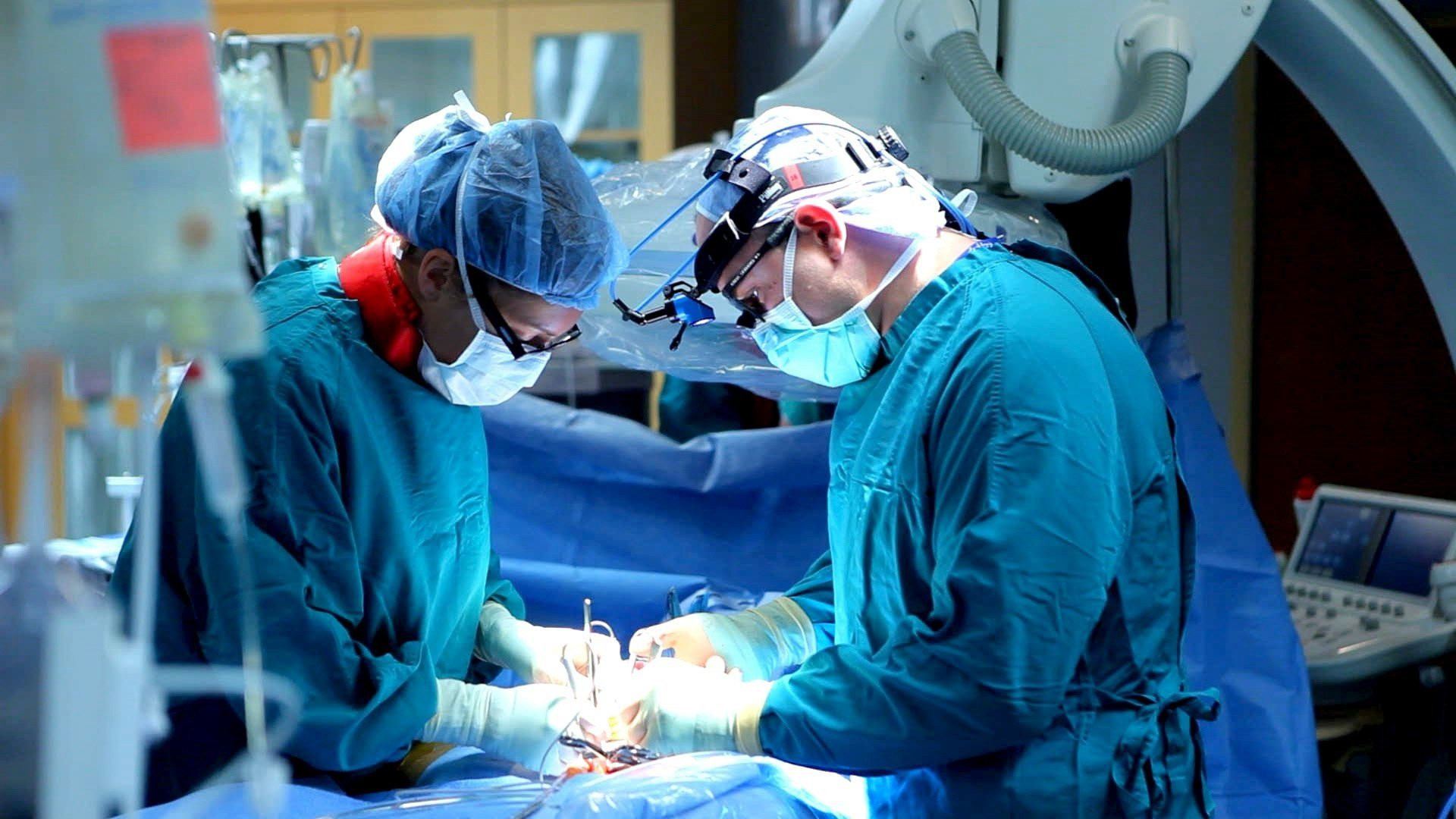 Phẫu thuật nạo cắt amidan tiềm ẩn nhiều rủi ro cho người bị viêm amidan